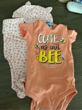Simply Southern 'Cute as Can Bee' Peach Baby Onesie Bundle